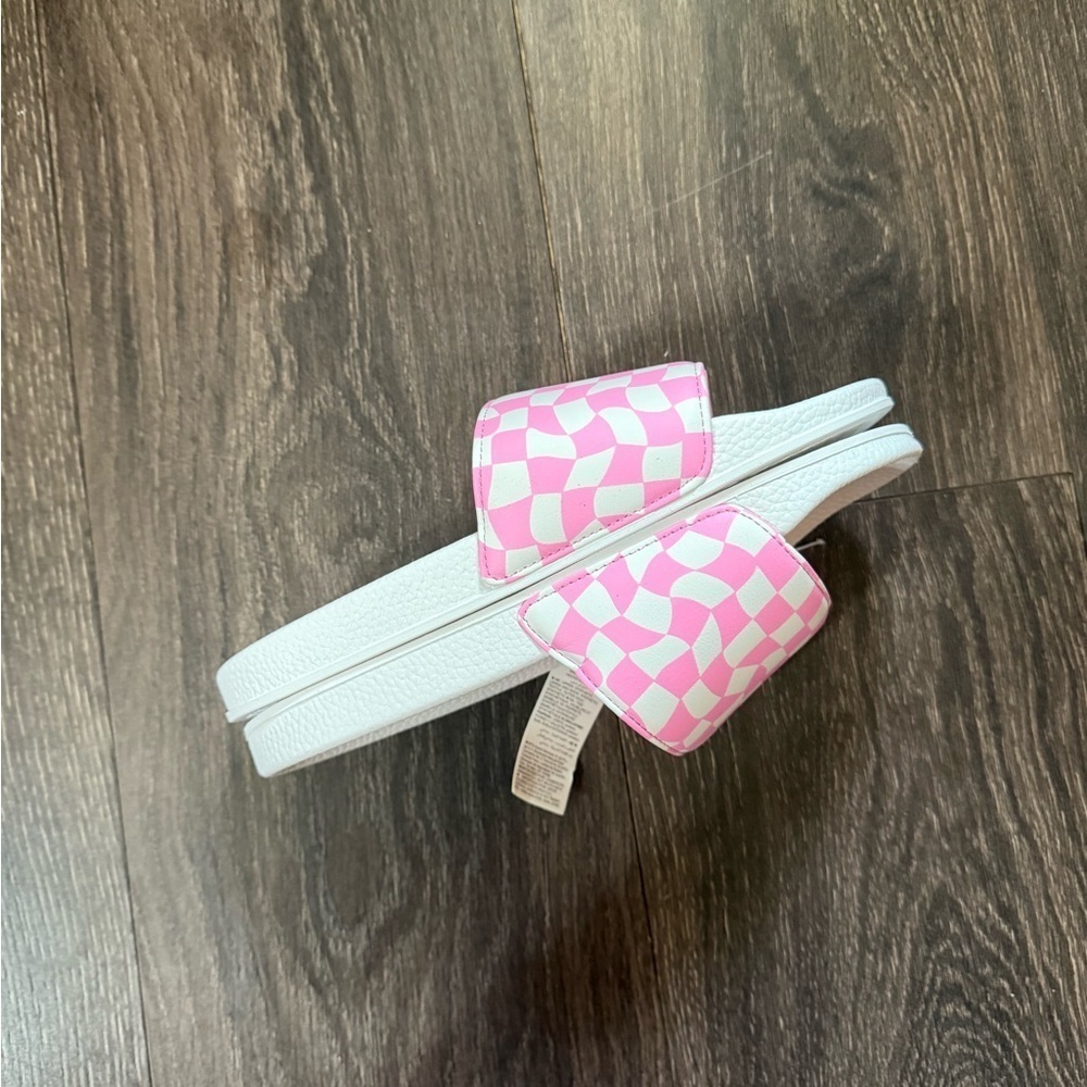 Old Navy Pink and White Checkered Slide Sandals - Picture 4 of 8